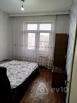 Kirayə verilir 3 otaqlı köhnə tikili 70 m²