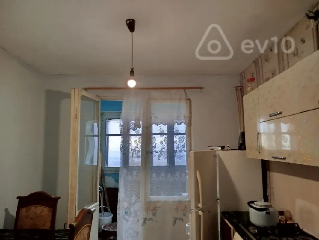 Kirayə verilir 3 otaqlı köhnə tikili 70 m²