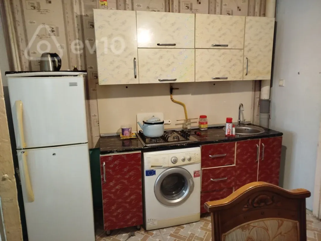 Kirayə verilir 3 otaqlı köhnə tikili 70 m²