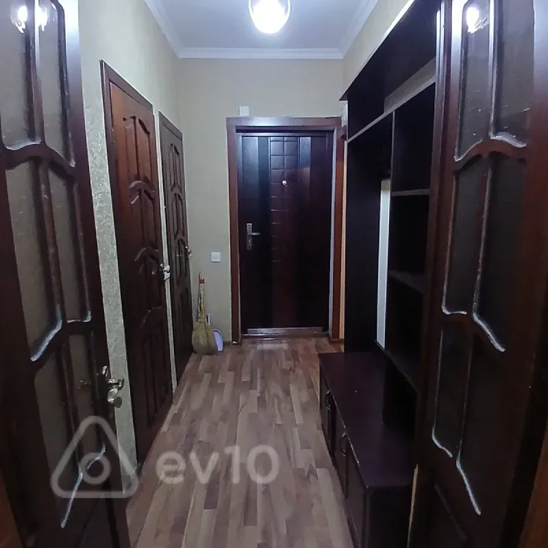 Kirayə verilir 2 otaqlı köhnə tikili 60 m²