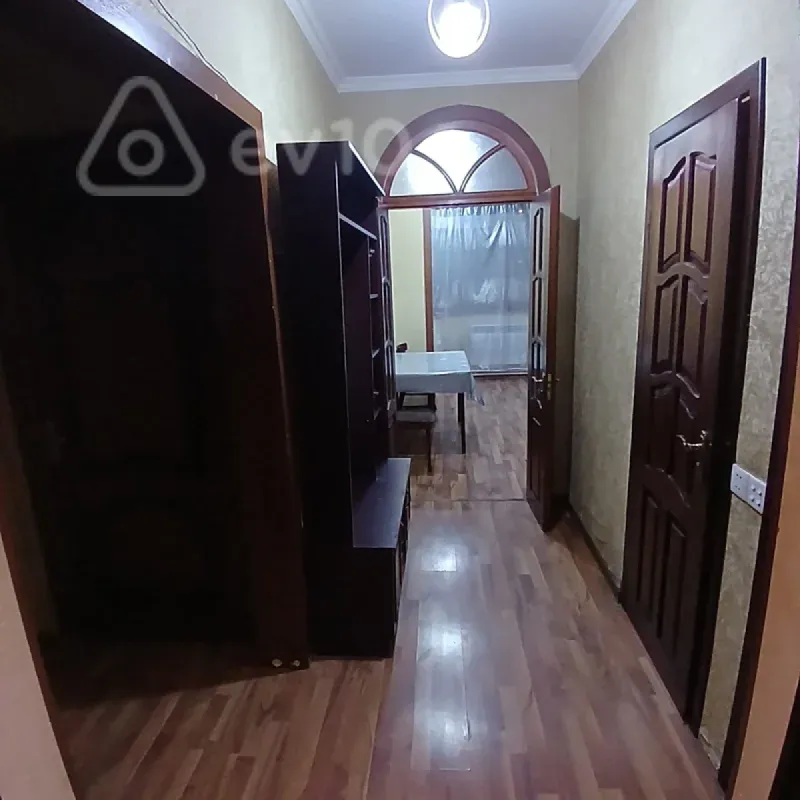 Kirayə verilir 2 otaqlı köhnə tikili 60 m²