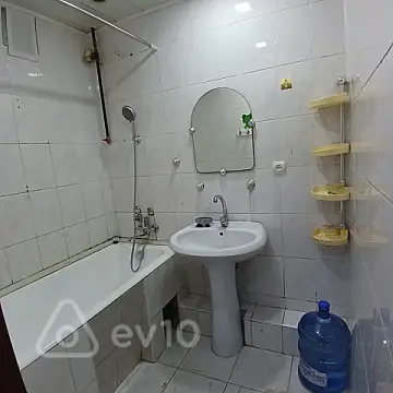 Kirayə verilir 2 otaqlı köhnə tikili 60 m²