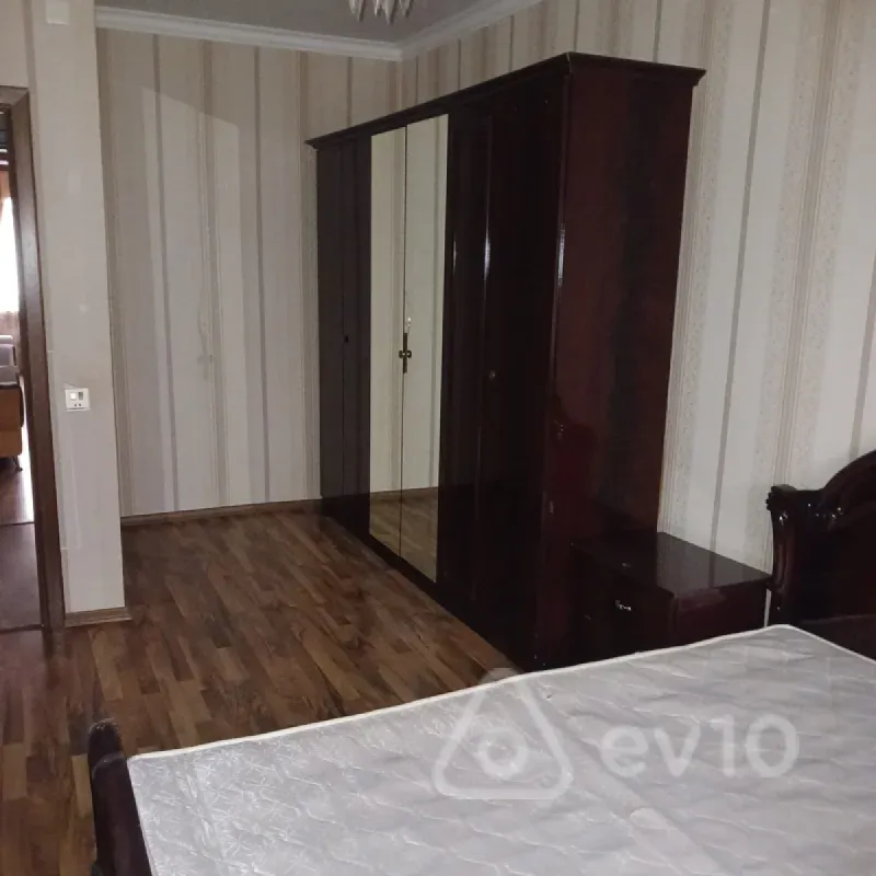 Kirayə verilir 2 otaqlı köhnə tikili 60 m²