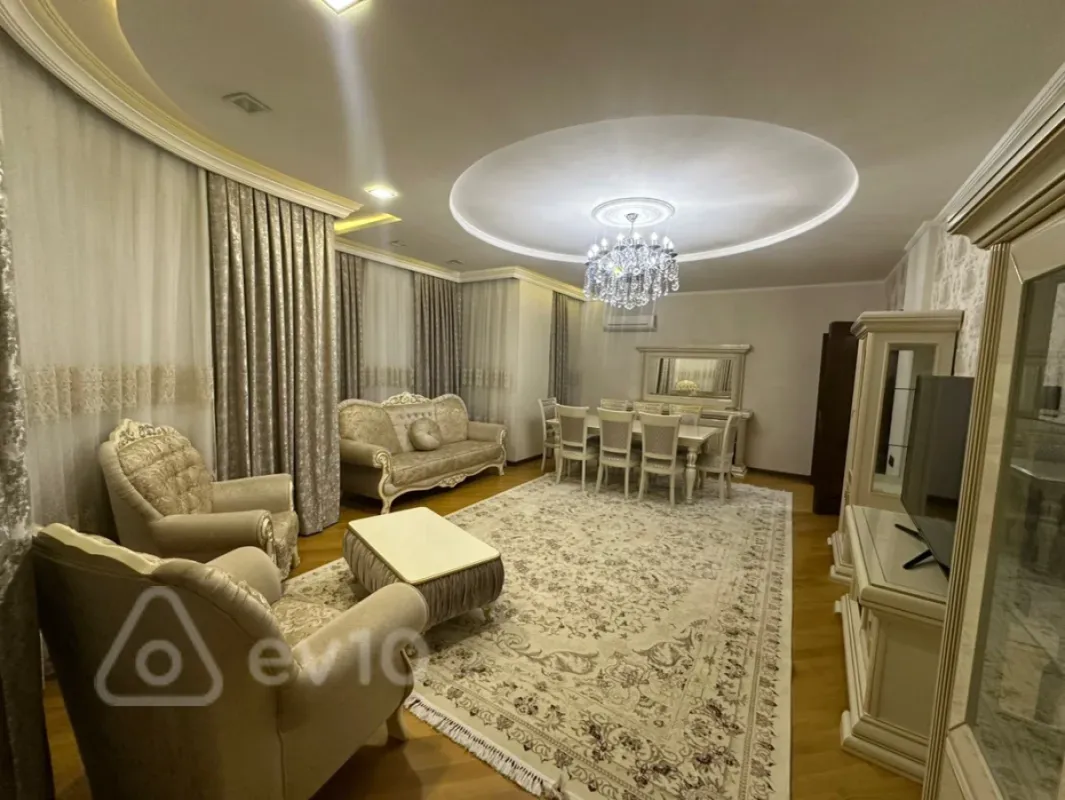 Kirayə verilir 4 otaqlı yeni tikili 205 m²