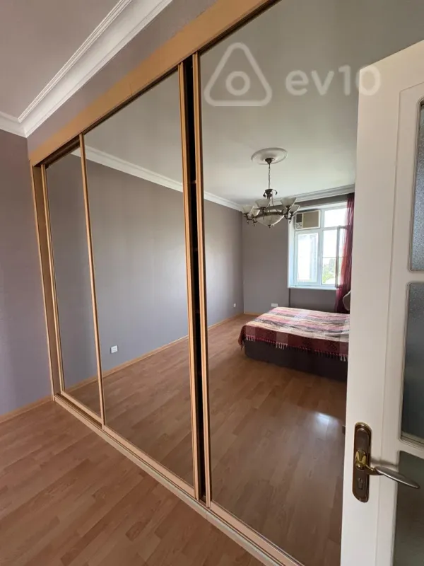 Kirayə verilir 2 otaqlı köhnə tikili 60 m²