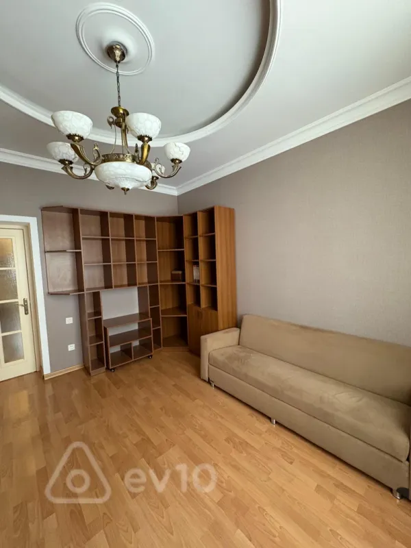 Kirayə verilir 2 otaqlı köhnə tikili 60 m²