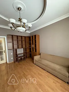 Kirayə verilir 2 otaqlı köhnə tikili 60 m²