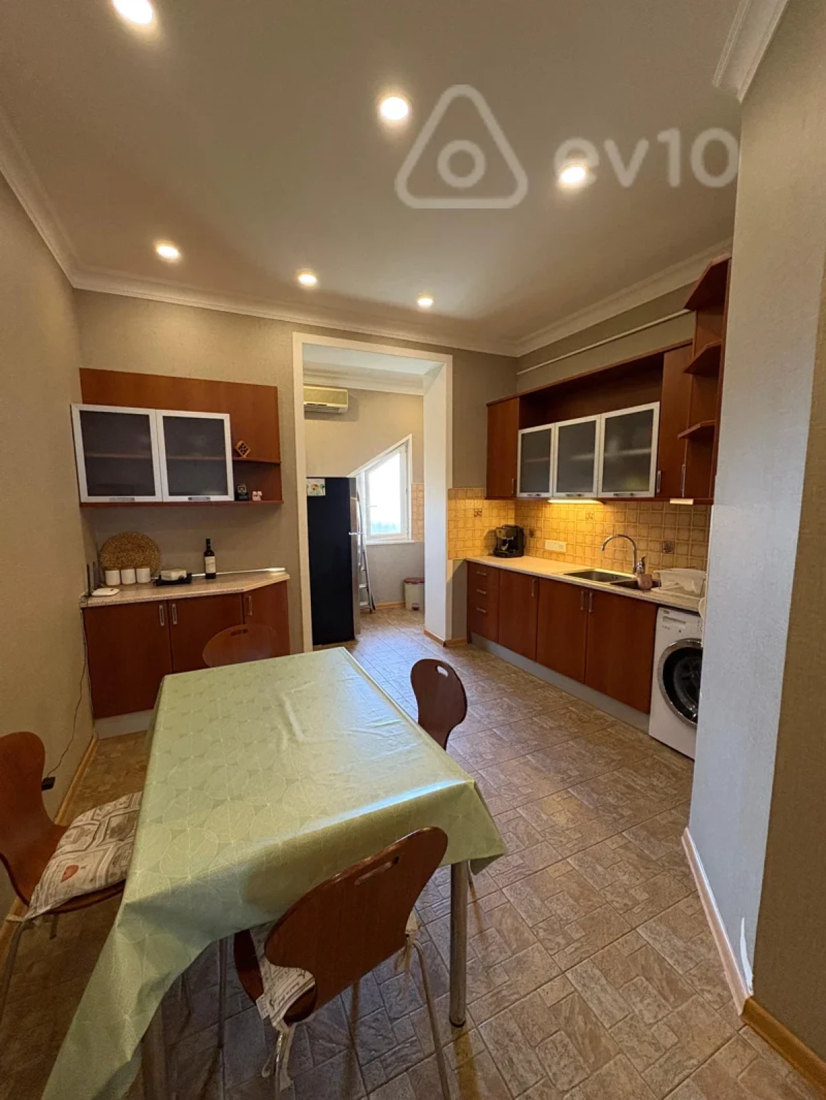 Kirayə verilir 2 otaqlı köhnə tikili 60 m²