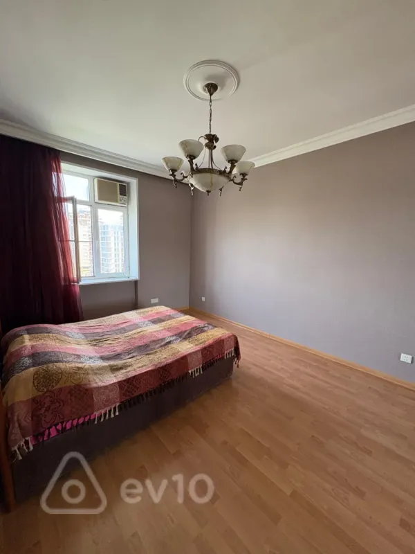 Kirayə verilir 2 otaqlı köhnə tikili 60 m²