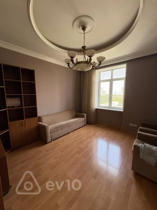 Kirayə verilir 2 otaqlı köhnə tikili 60 m²