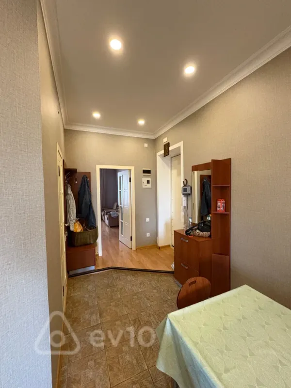 Kirayə verilir 2 otaqlı köhnə tikili 60 m²