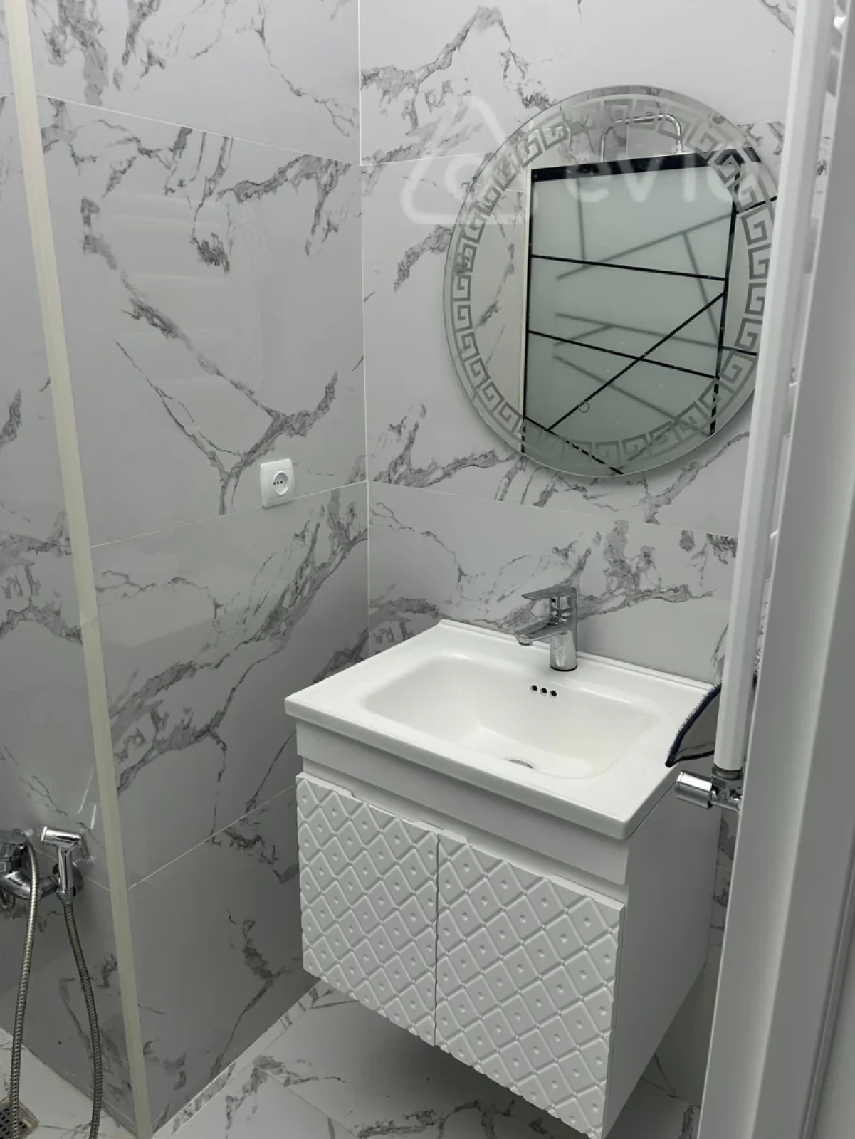 Kirayə verilir 2 otaqlı yeni tikili 77 m²