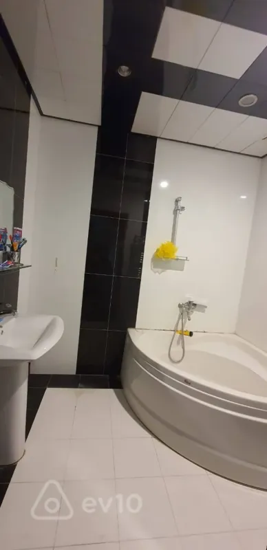 Kirayə verilir 2 otaqlı yeni tikili 80 m²