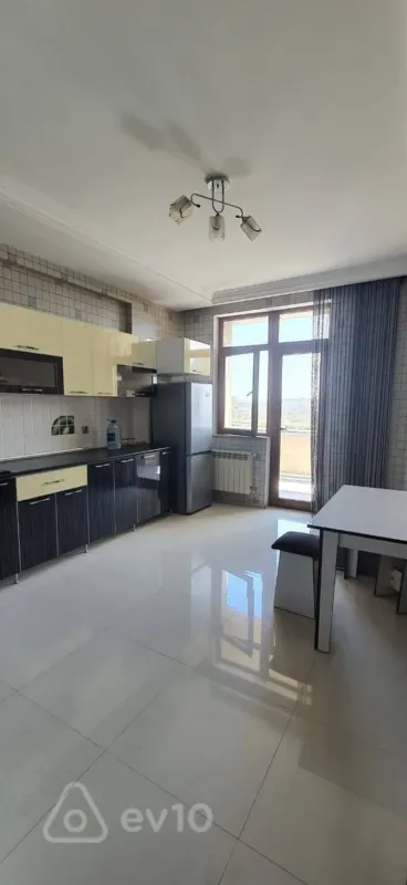 Kirayə verilir 2 otaqlı yeni tikili 80 m²