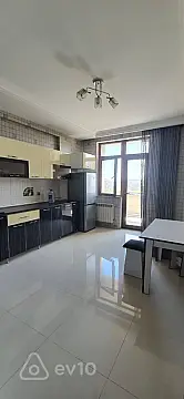 Kirayə verilir 2 otaqlı yeni tikili 80 m²