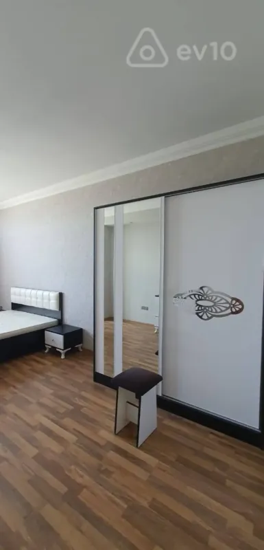Kirayə verilir 2 otaqlı yeni tikili 80 m²