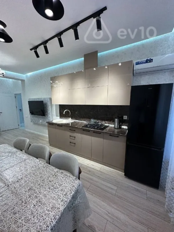 Kirayə verilir 3 otaqlı yeni tikili 98 m²