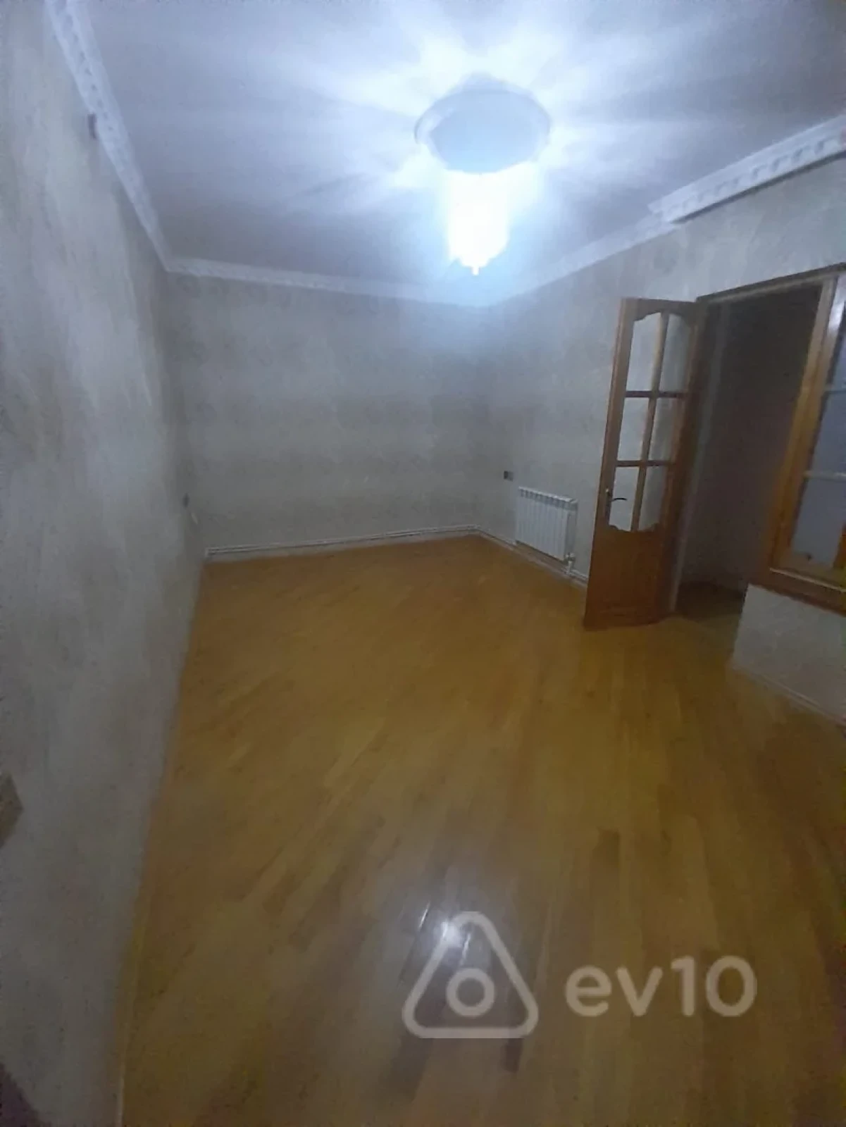 Satılır 2 otaqlı köhnə tikili 69 m²