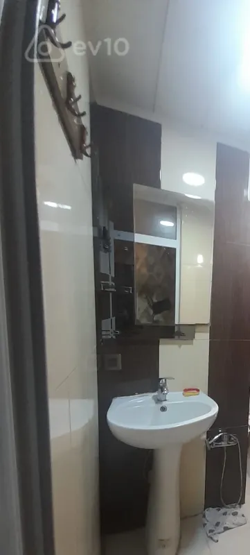 Satılır 2 otaqlı köhnə tikili 69 m²