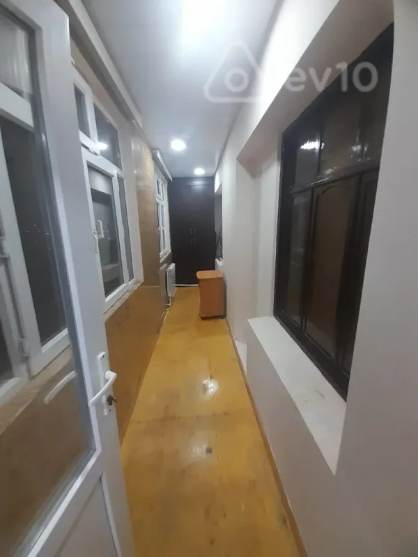 Satılır 2 otaqlı köhnə tikili 69 m²