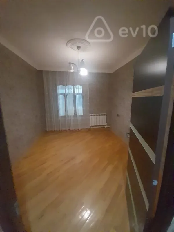 Satılır 2 otaqlı köhnə tikili 69 m²