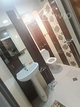 Satılır 2 otaqlı köhnə tikili 69 m²