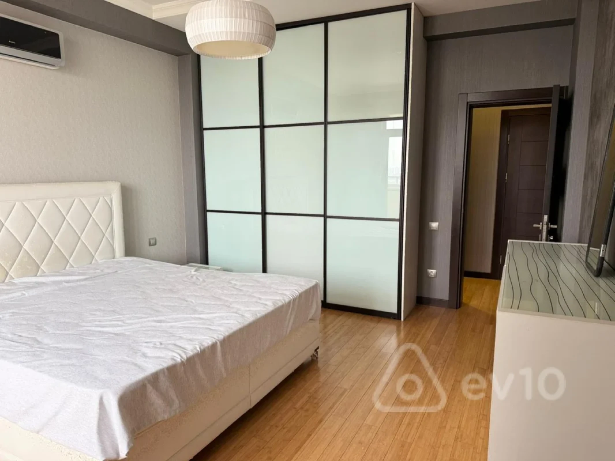 Kirayə verilir 2 otaqlı yeni tikili 91 m²