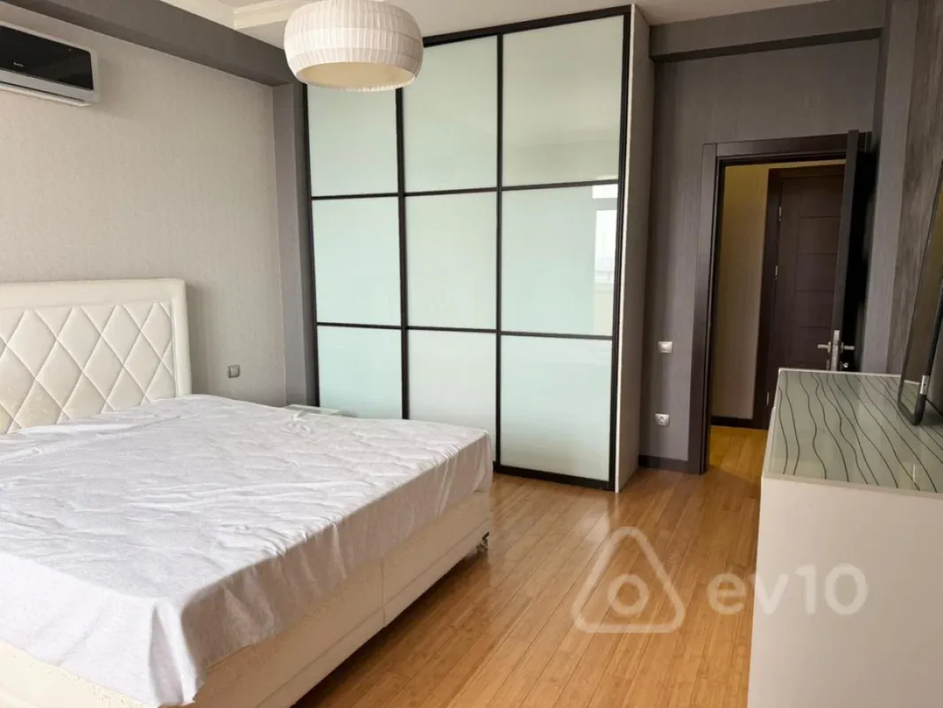 Kirayə verilir 2 otaqlı yeni tikili 91 m²