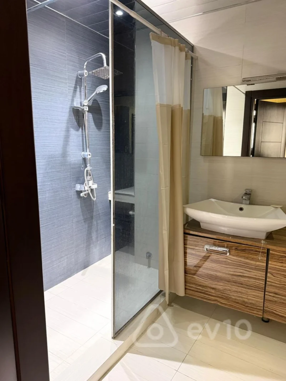 Kirayə verilir 2 otaqlı yeni tikili 91 m²