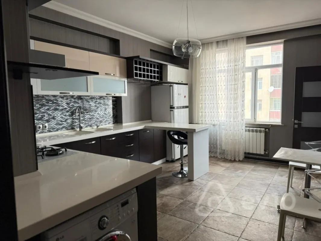 Kirayə verilir 2 otaqlı yeni tikili 91 m²