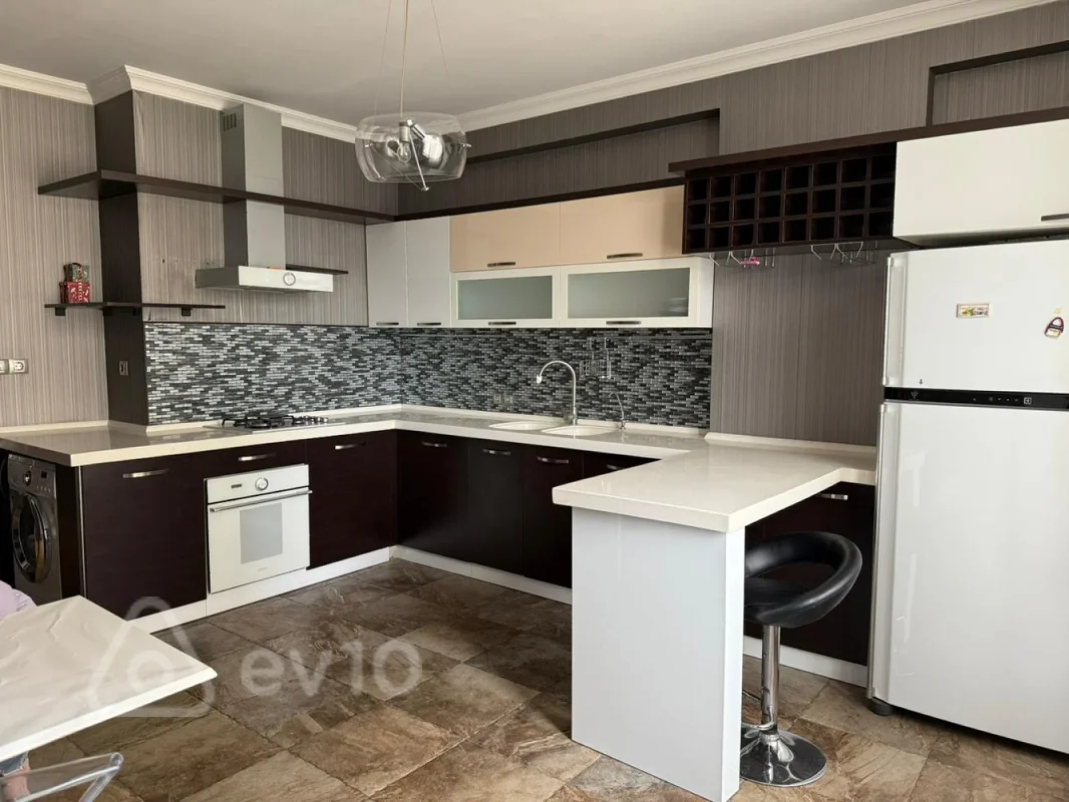 Kirayə verilir 2 otaqlı yeni tikili 91 m²