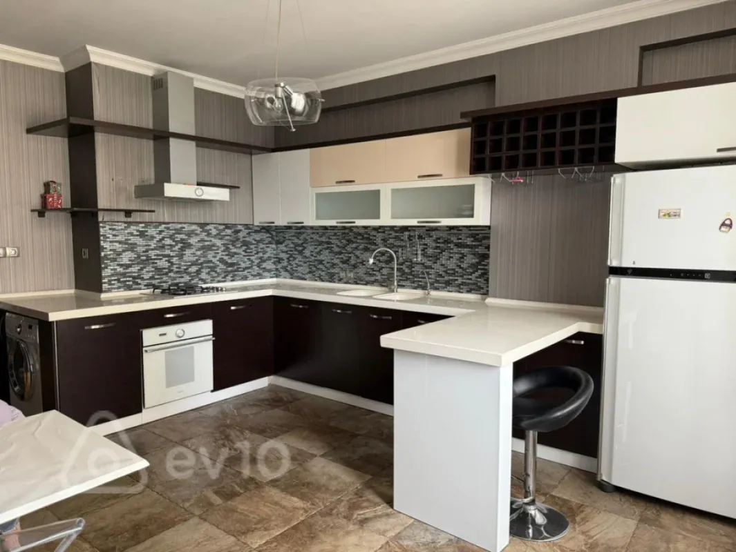 Kirayə verilir 2 otaqlı yeni tikili 91 m²