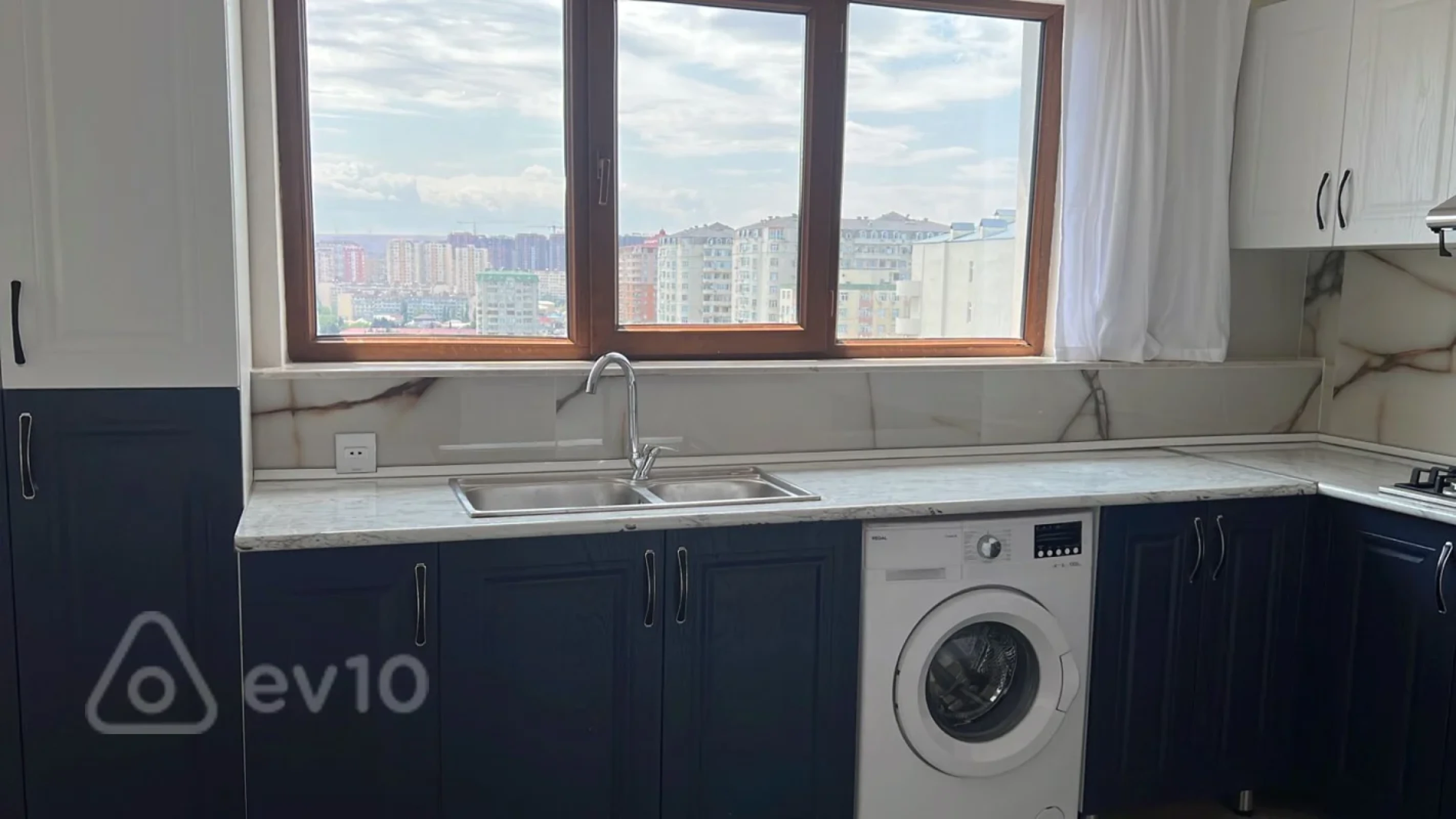Kirayə verilir 3 otaqlı yeni tikili 110 m²
