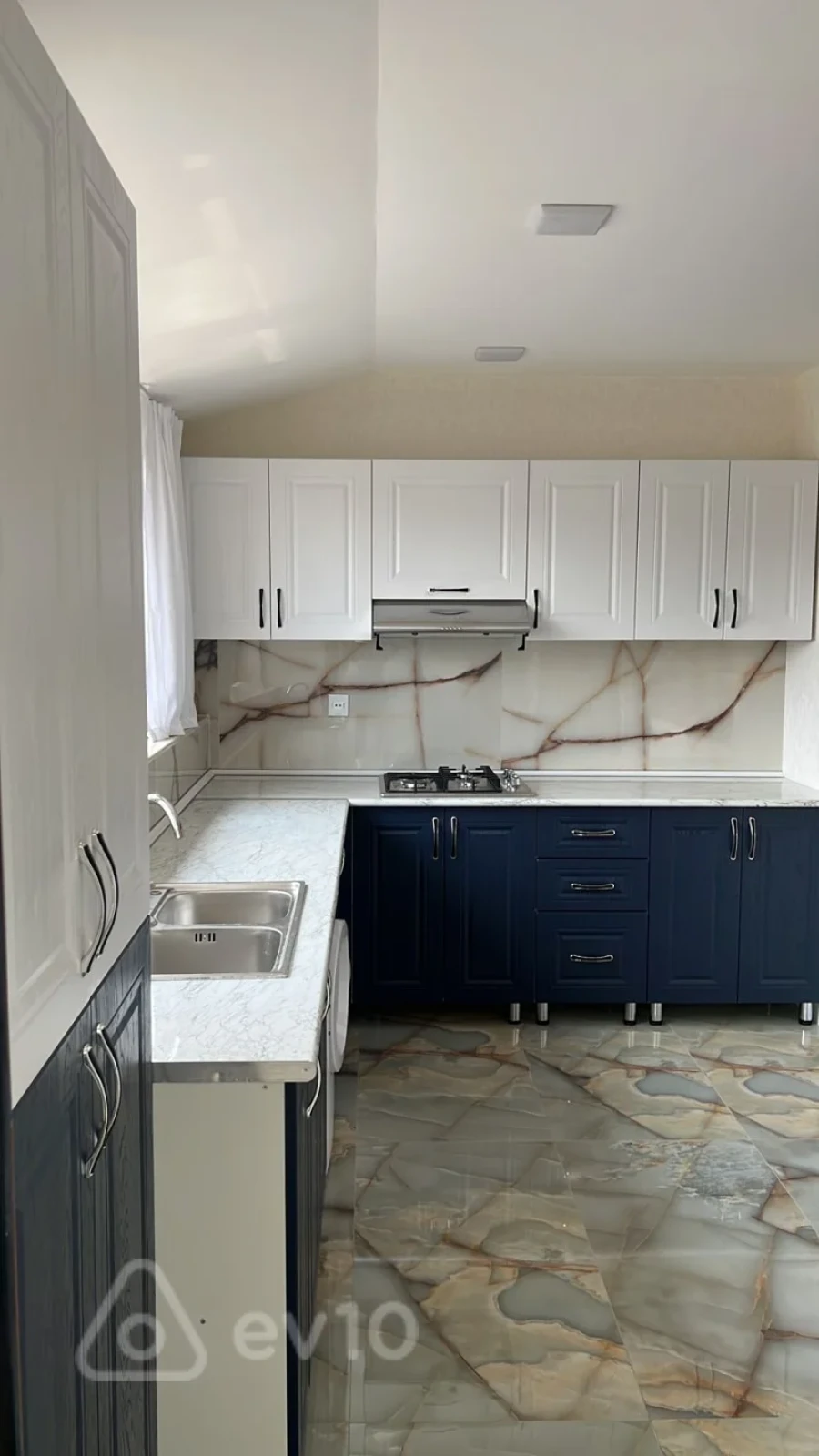 Kirayə verilir 3 otaqlı yeni tikili 110 m²