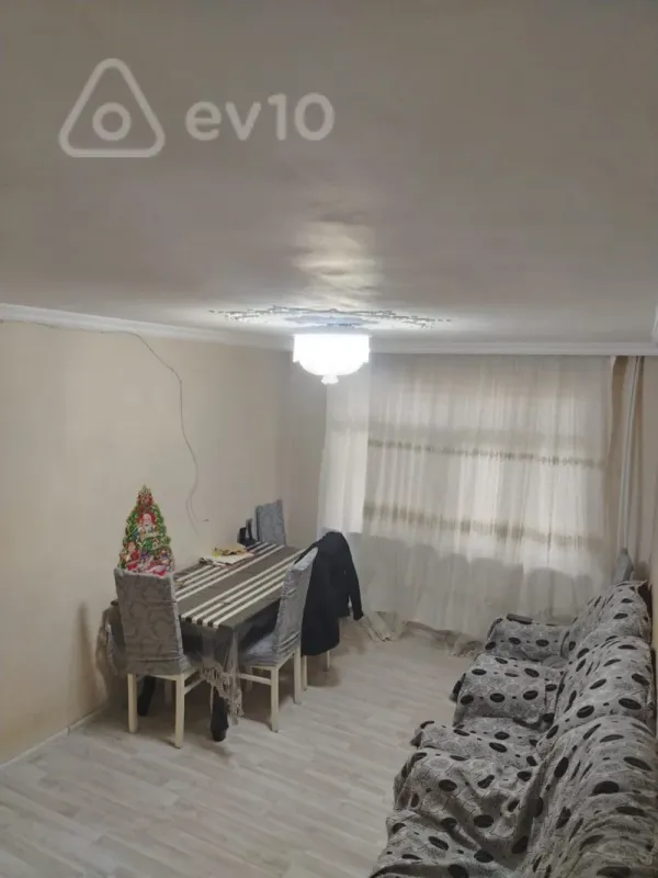 Kirayə verilir 2 otaqlı köhnə tikili 60 m²
