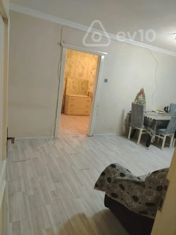 Kirayə verilir 2 otaqlı köhnə tikili 60 m²