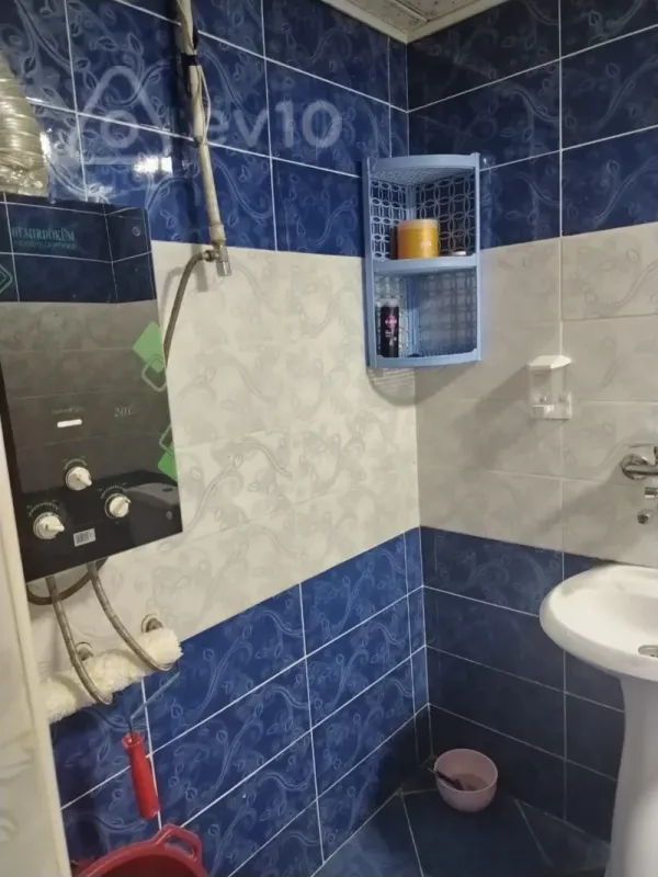 Kirayə verilir 2 otaqlı köhnə tikili 60 m²