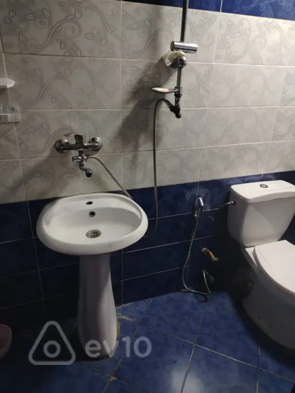 Kirayə verilir 2 otaqlı köhnə tikili 60 m²