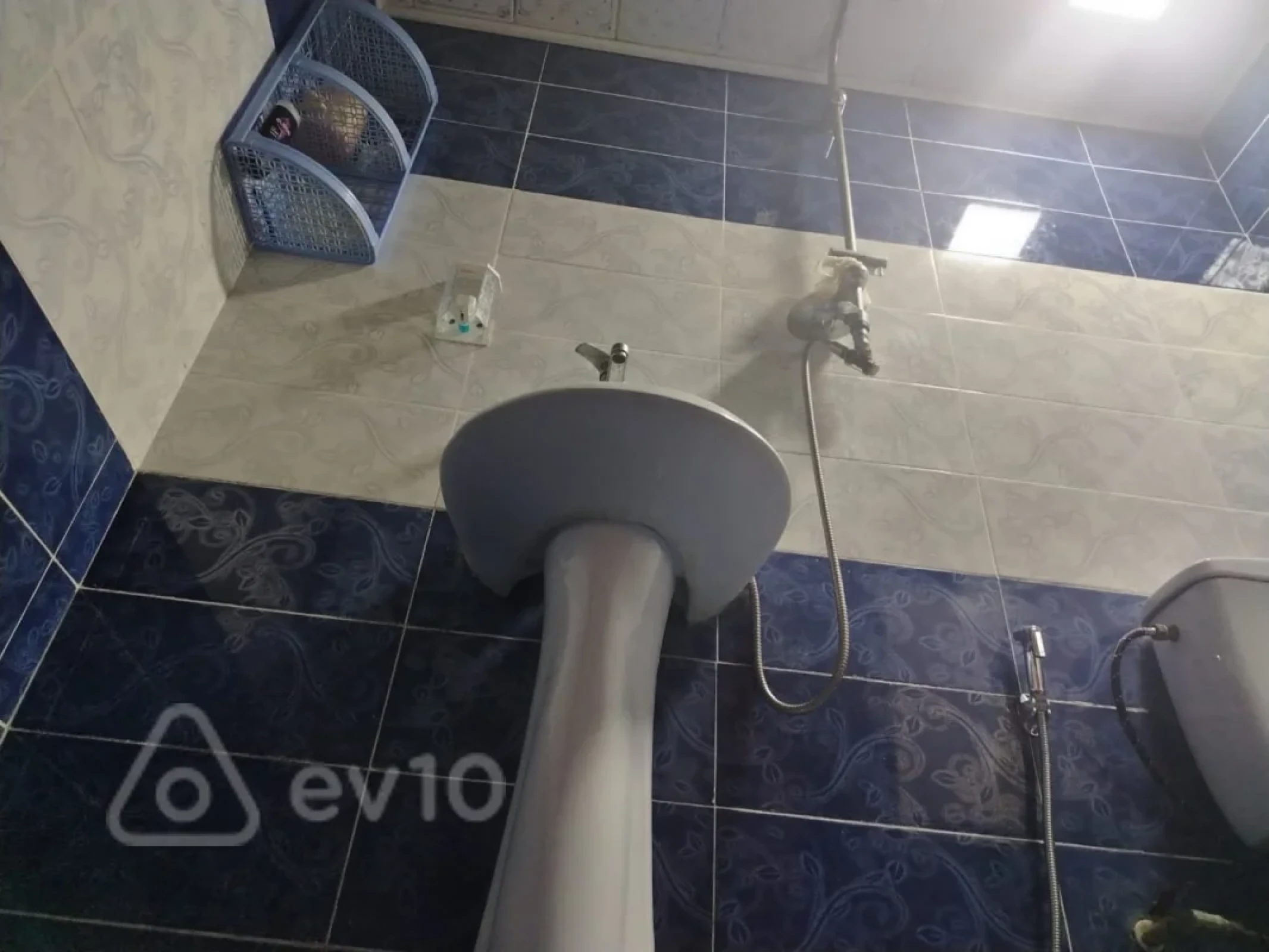 Kirayə verilir 2 otaqlı köhnə tikili 60 m²