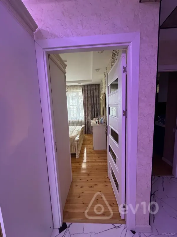 Kirayə verilir 3 otaqlı köhnə tikili 80 m²