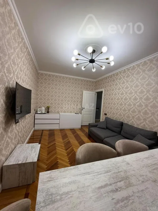 Kirayə verilir 3 otaqlı köhnə tikili 75 m²