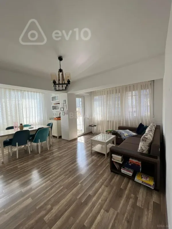 Kirayə verilir 3 otaqlı köhnə tikili 94 m²