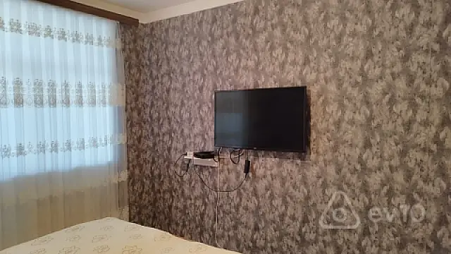 Satılır 4 otaqlı köhnə tikili 120 m²