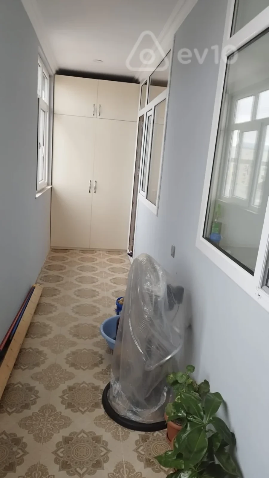 Satılır 4 otaqlı köhnə tikili 120 m²