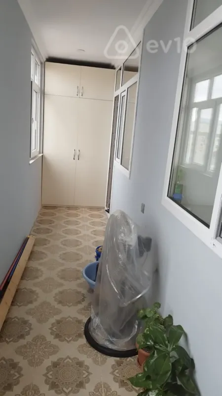 Satılır 4 otaqlı köhnə tikili 120 m²