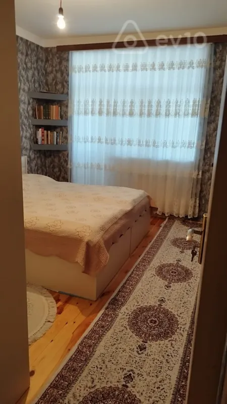 Satılır 4 otaqlı köhnə tikili 120 m²