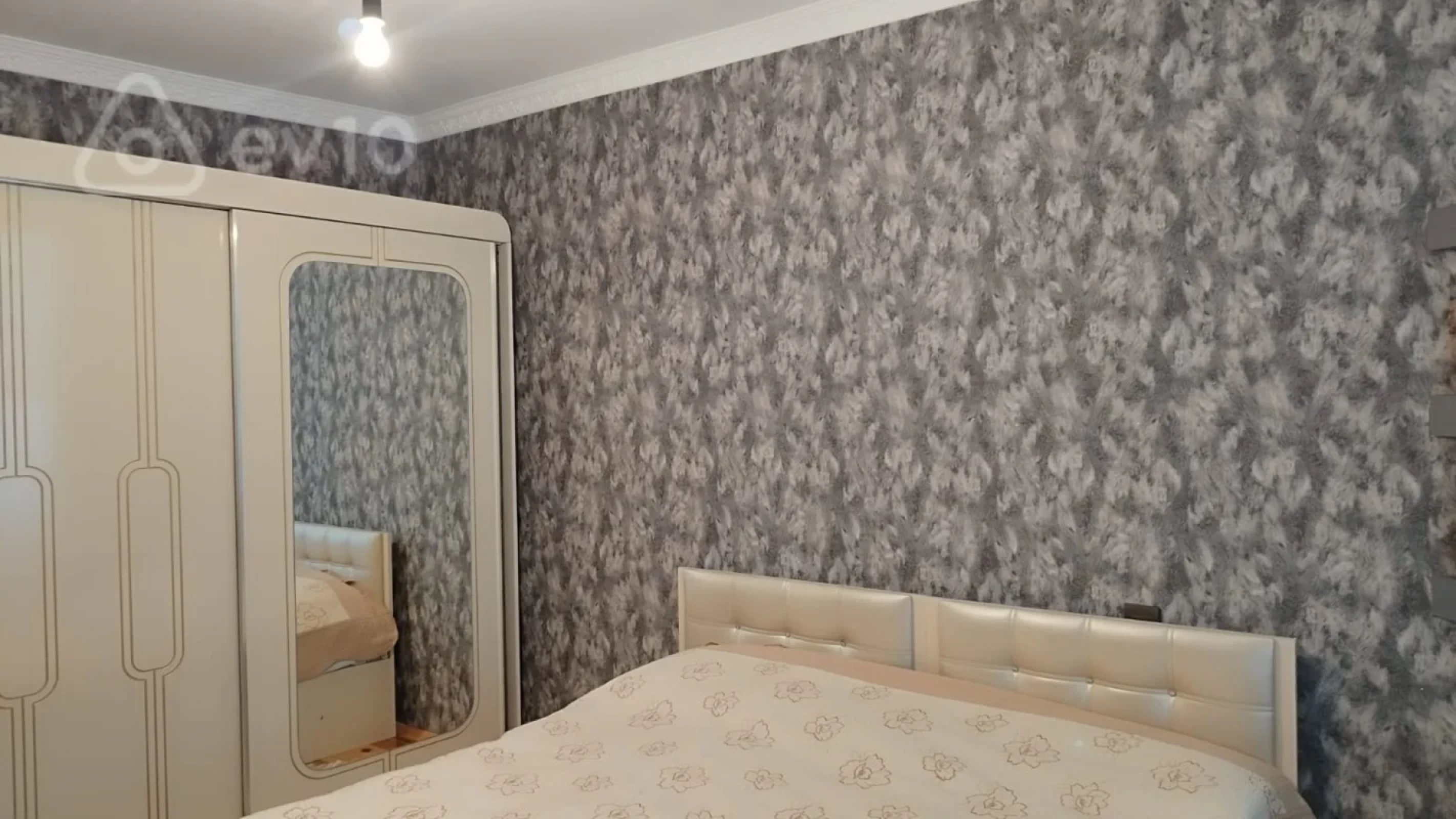 Satılır 4 otaqlı köhnə tikili 120 m²