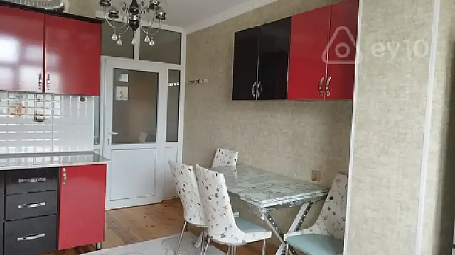 Satılır 4 otaqlı köhnə tikili 120 m²