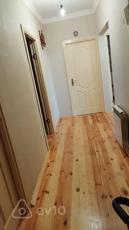 Satılır 4 otaqlı köhnə tikili 120 m²