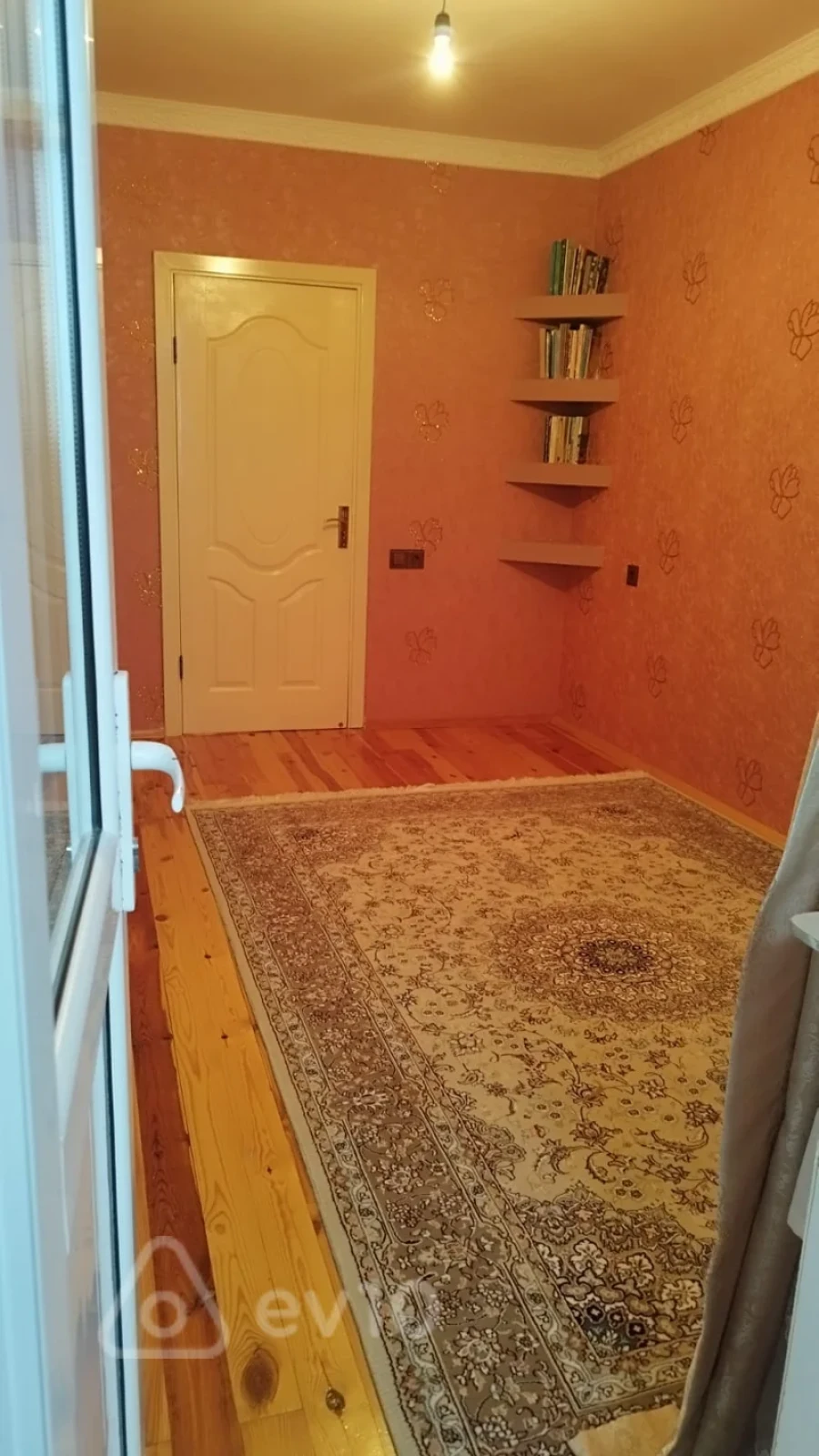 Satılır 4 otaqlı köhnə tikili 120 m²